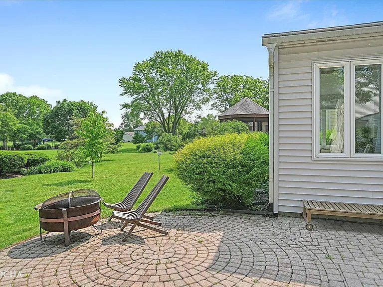 1012 Bainbridge Dr — Photo 37