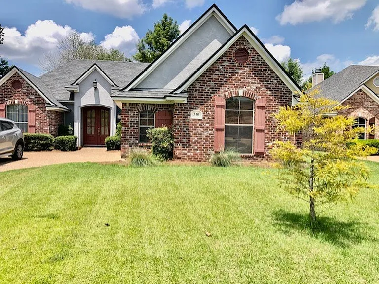 310 Montrose Pl — Photo 1