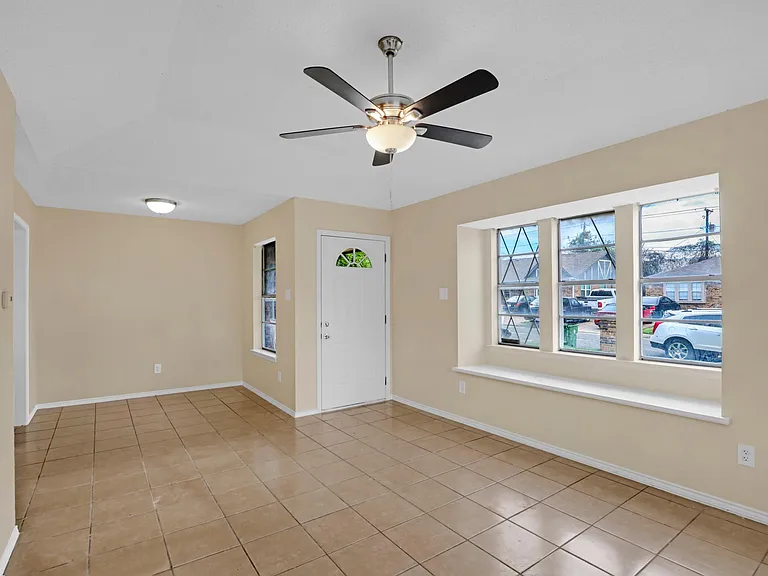 1711 Justin Lyn St — Photo 2