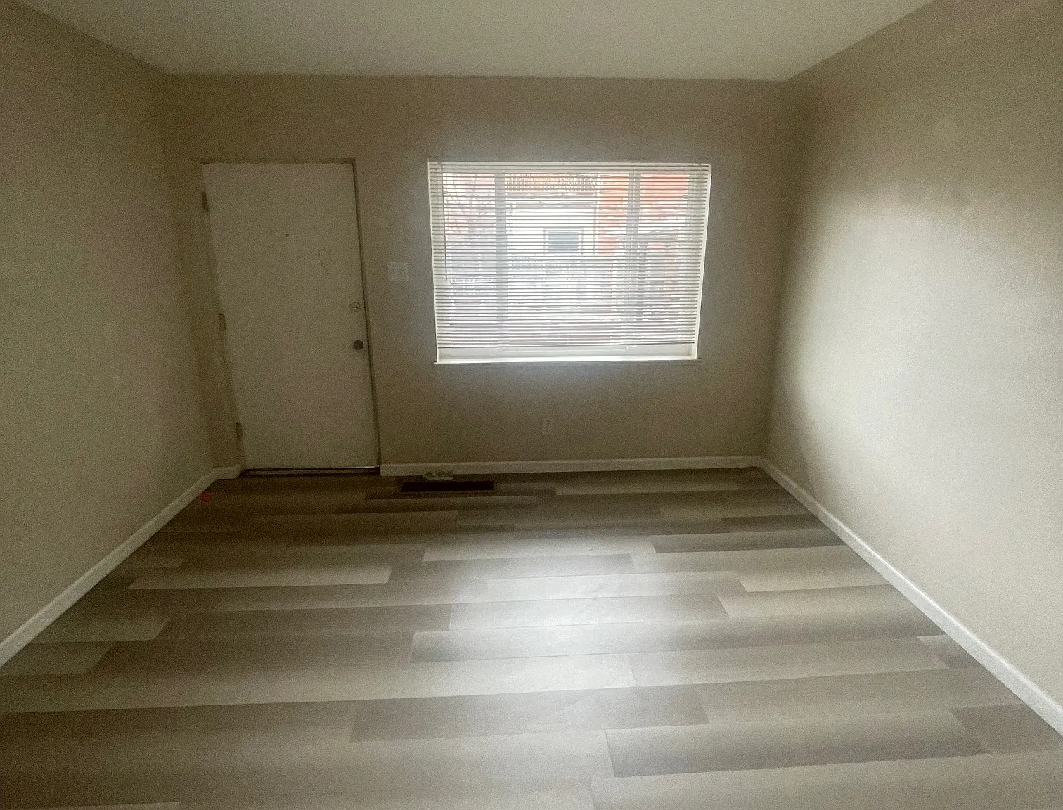2 bed, 825 sqft, $1,600 — Photo 2