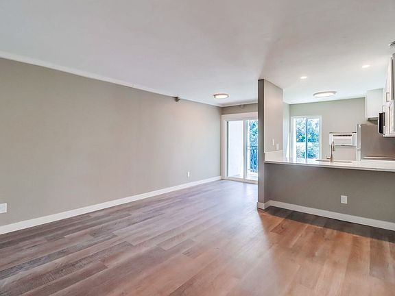 2nd image of 7502 Parkway Dr Unit 304