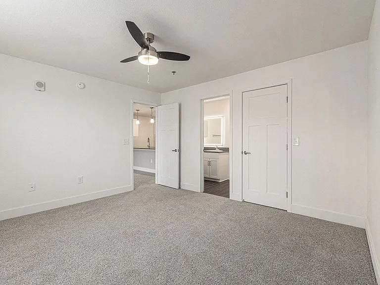 Signature Pointe Apartment Homes — Photo 42