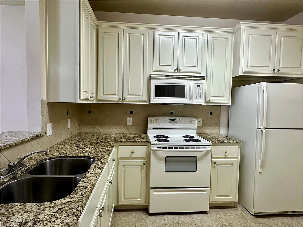 2 bed, 1128 sqft, $1,450 — Photo 4