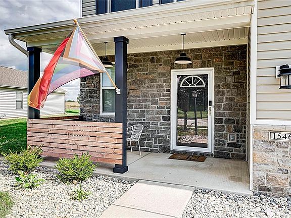 2nd image of 15464 Old Pond Cir