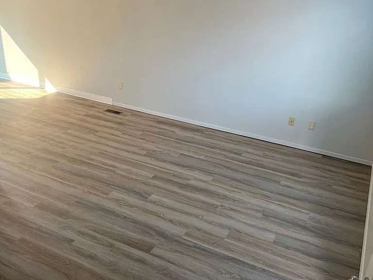 1220 S Juniper St — Photo 5