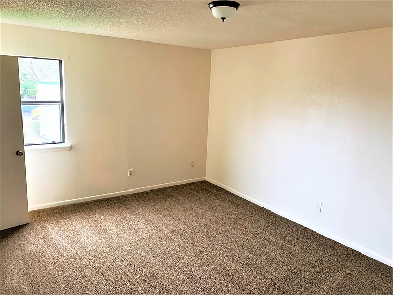 3409 Victoria Cir #3 — Photo 6