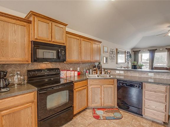 5th image of 212 Country Meadows Blvd
