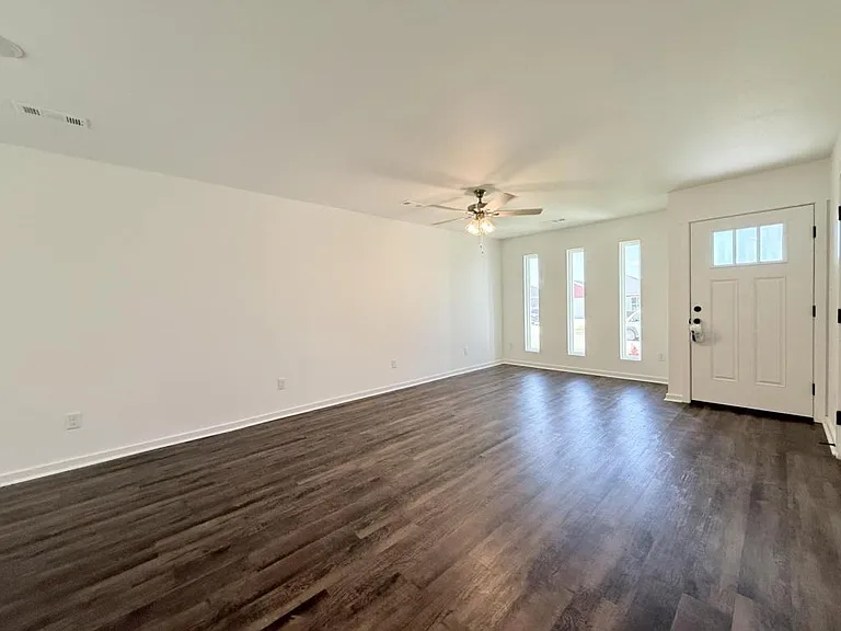 211 S Eagle Ln — Photo 15