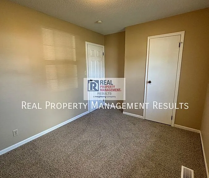 1916 N Iroquois Dr — Photo 11