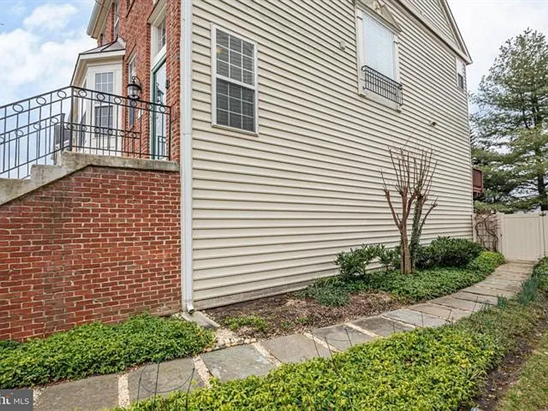 13340 Colchester Ferry Pl — Photo 40