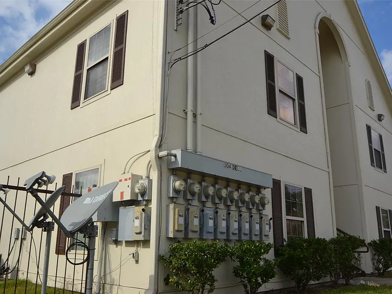 304 Dell Ct #6 — Photo 45