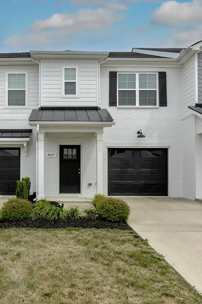 3 bed, 2.5 bath, 1631 sqft, $2,200 — Photo 2