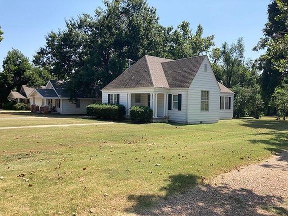 3rd image of 420 Poplar Ave