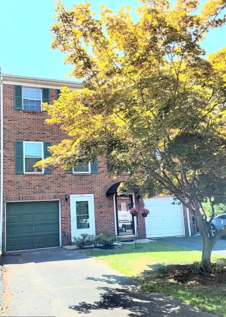 2 bed, 1.5 bath, $2,000 — Photo 1