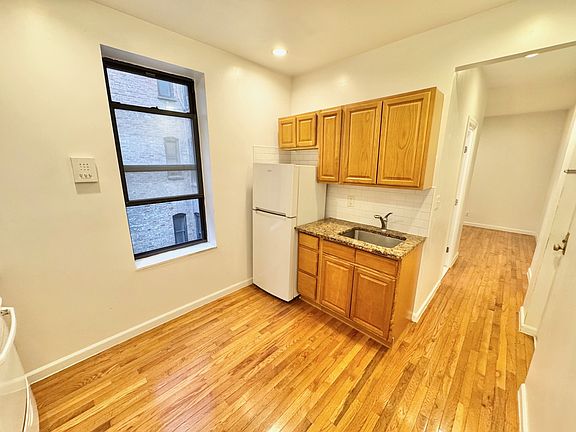 3rd image of 360 W 15th St APT 104