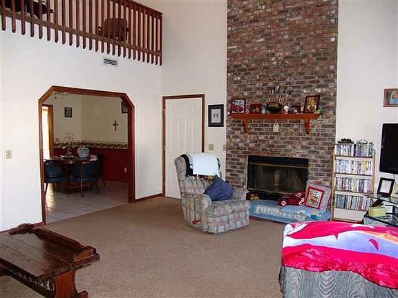 3rd image of 101 Candlewood Dr
