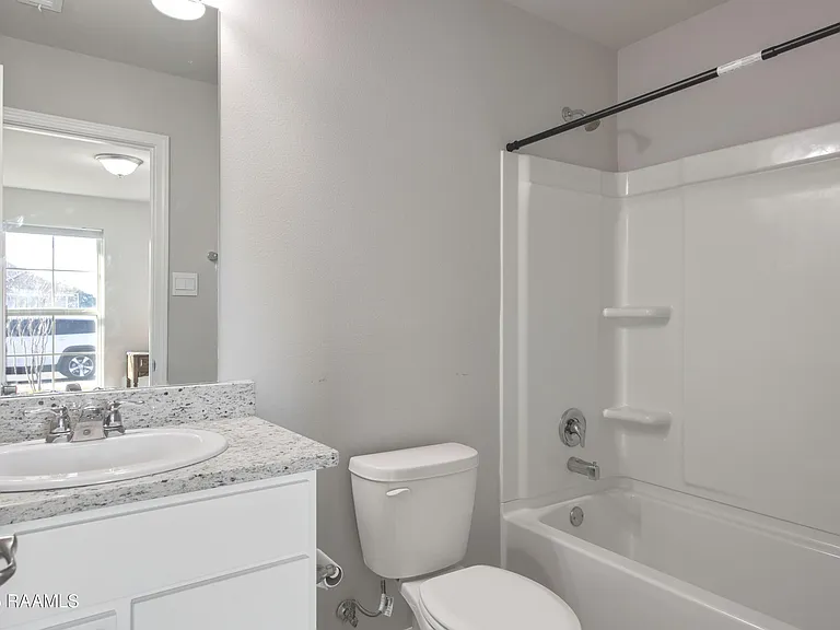 200 S Lakepointe Dr — Photo 25