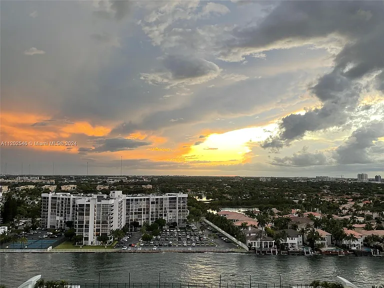 2501 S Ocean Dr #Penthouse 28 — Photo 100