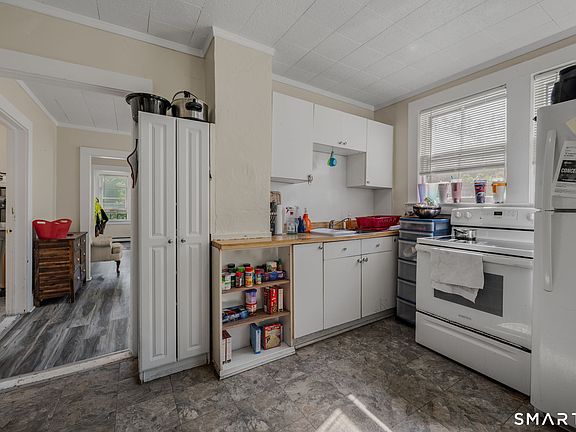5th image of 231 Poquonnock Road