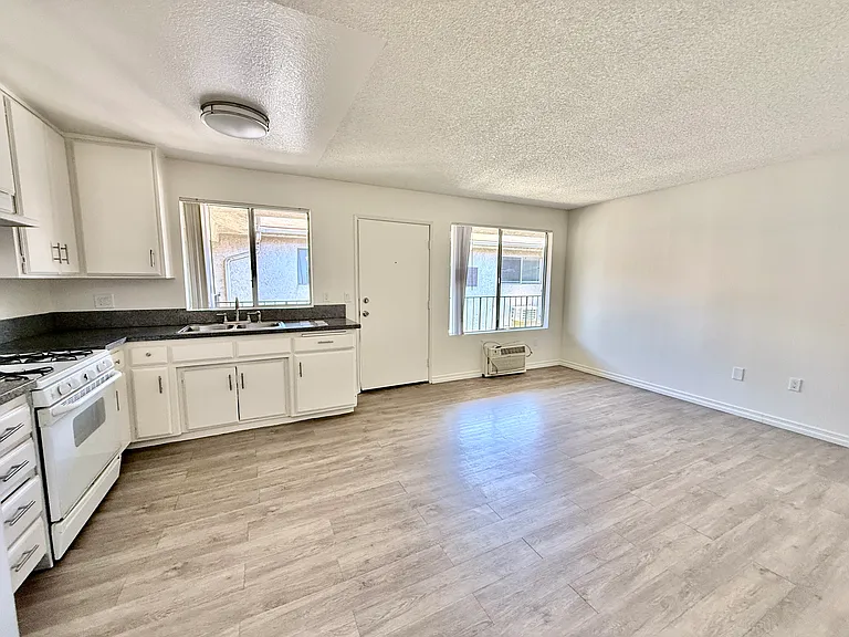 6714 Troost Ave #K — Photo 2