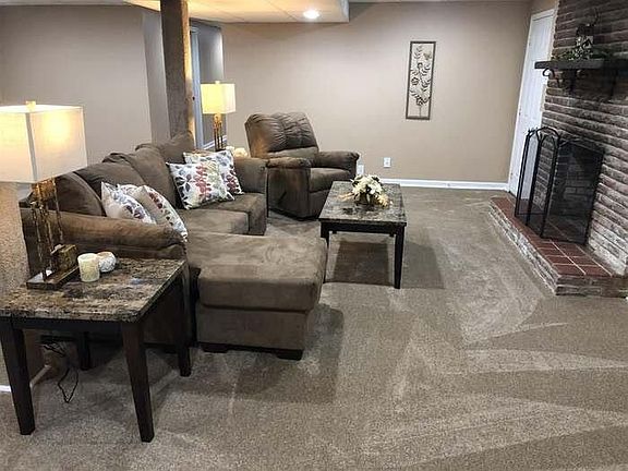 5th image of 407 Sugar Tree Dr