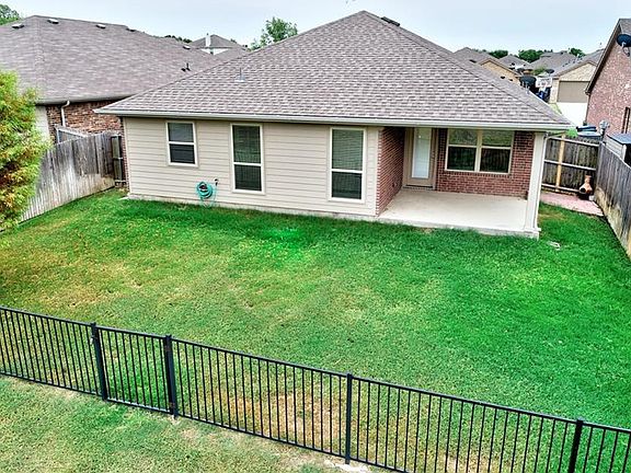 3rd image of 1818 Pecan Grove Dr