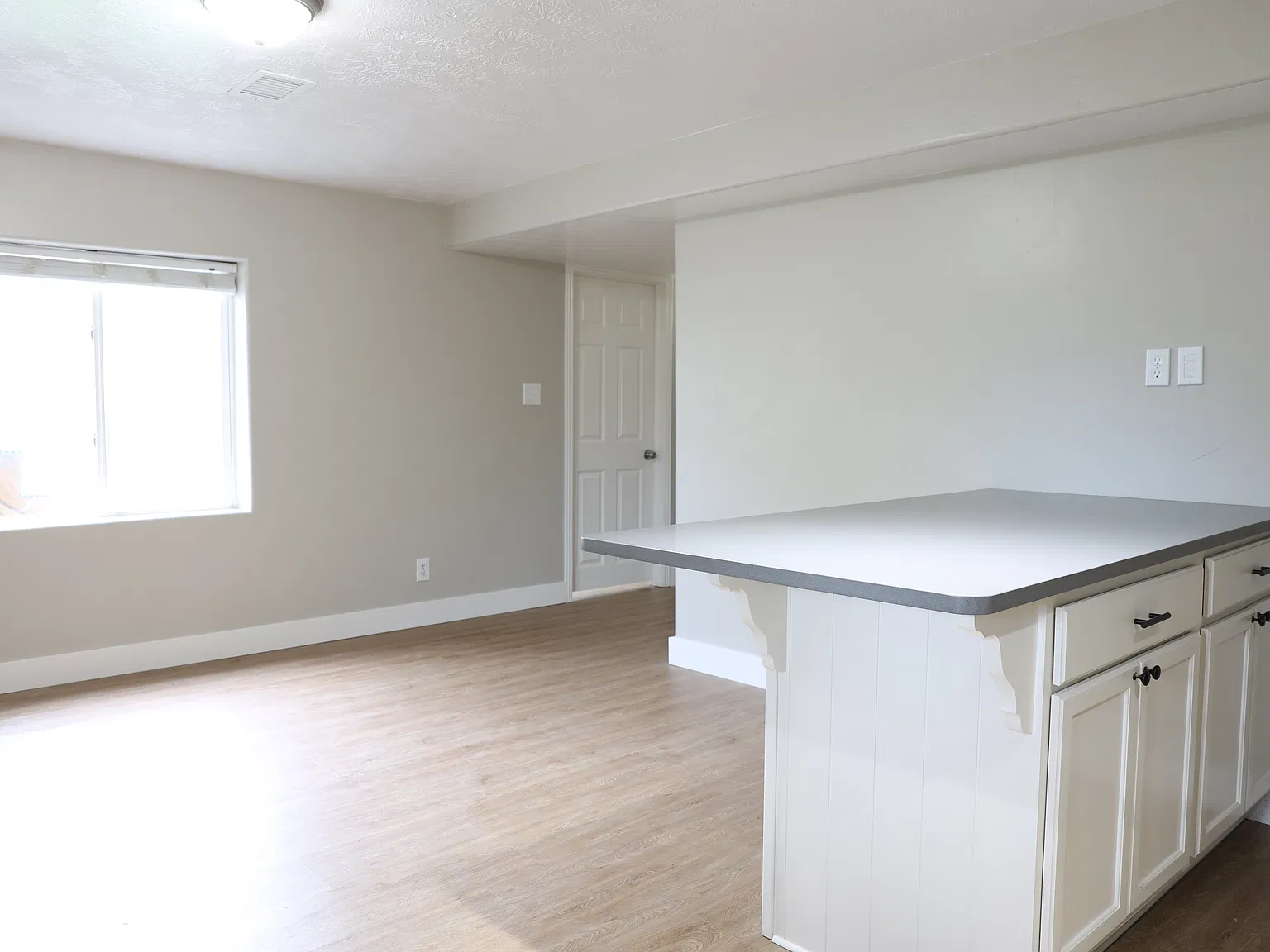 2 bed, 972 sqft, $1,350 — Photo 2