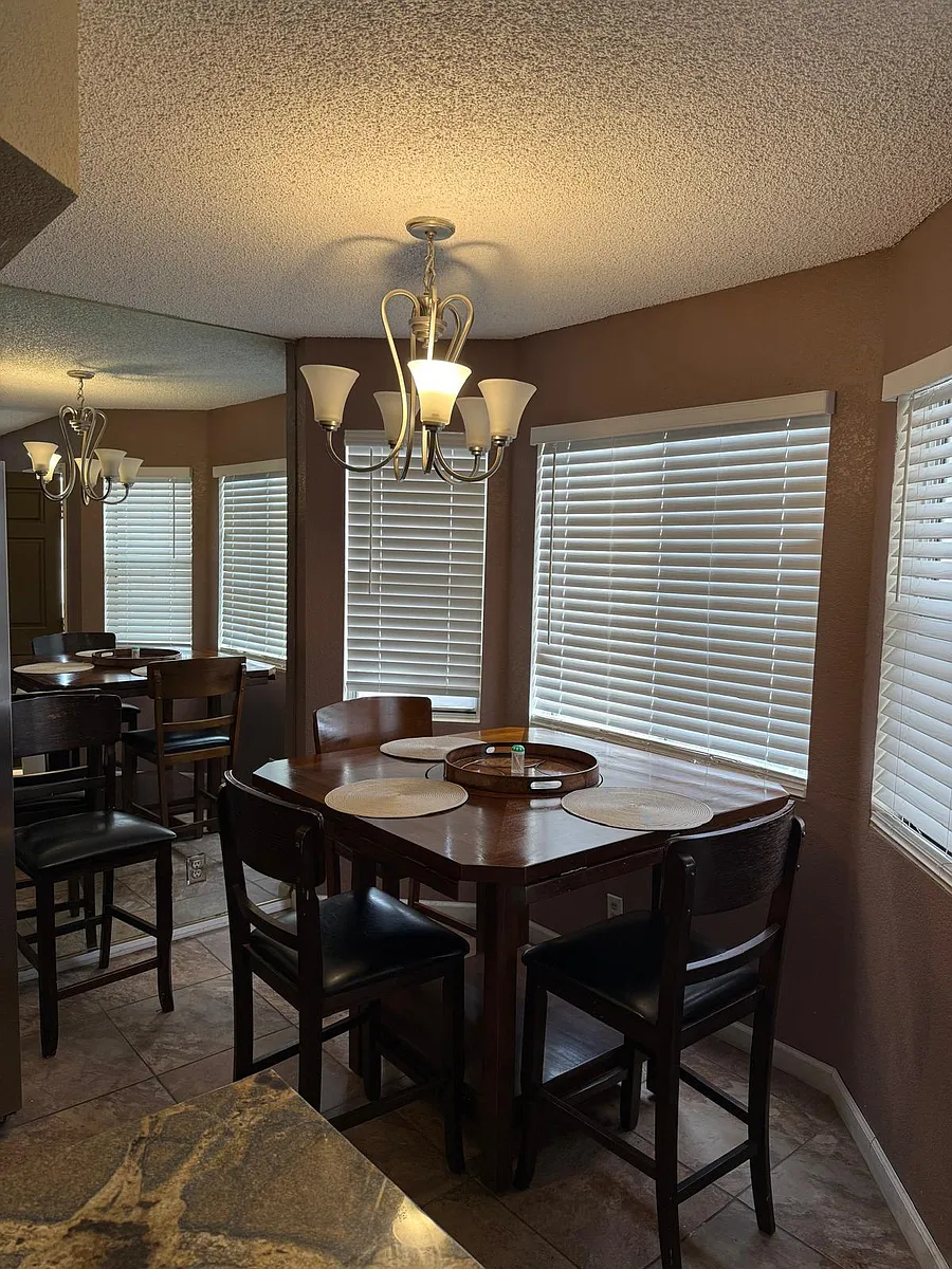 Building Photo - 1108 N Cimarron Rd #202