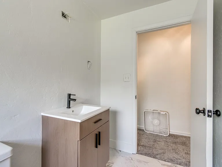 425 E Eufaula St — Photo 20