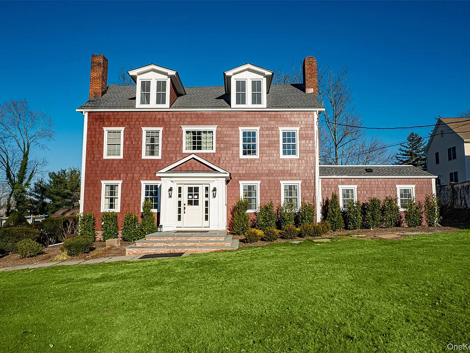 68 Nassau Rd #2