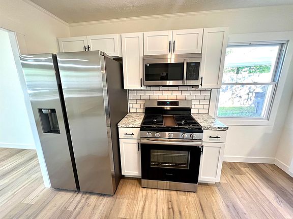 3rd image of 2133 Waggoner Ave