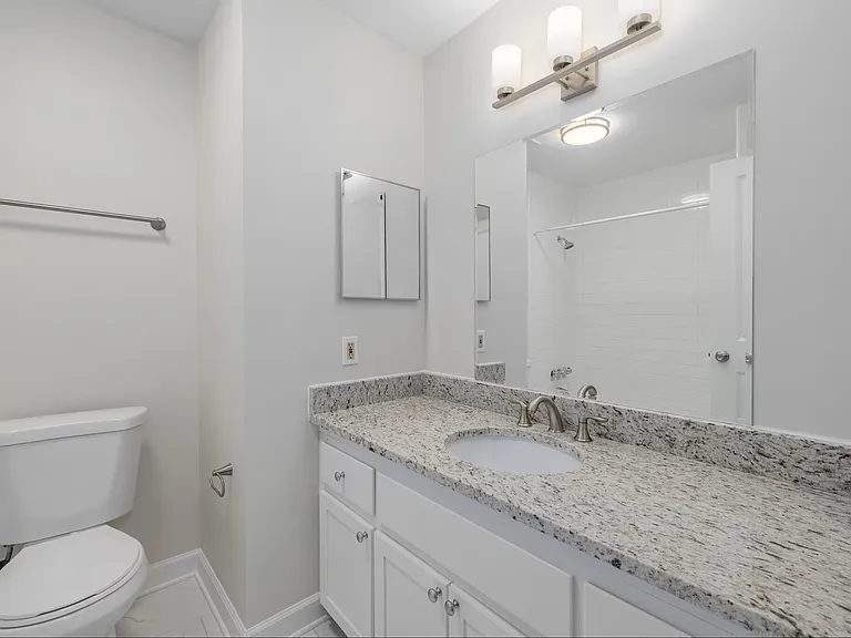 Western Hills Apartments — Photo 14