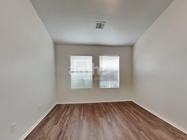 1207 Fox Glen Trl — Photo 17