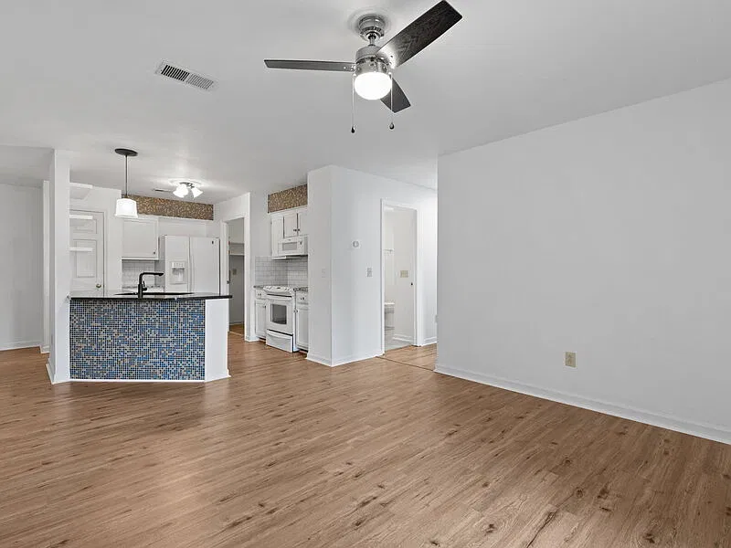 474 S Main St #203