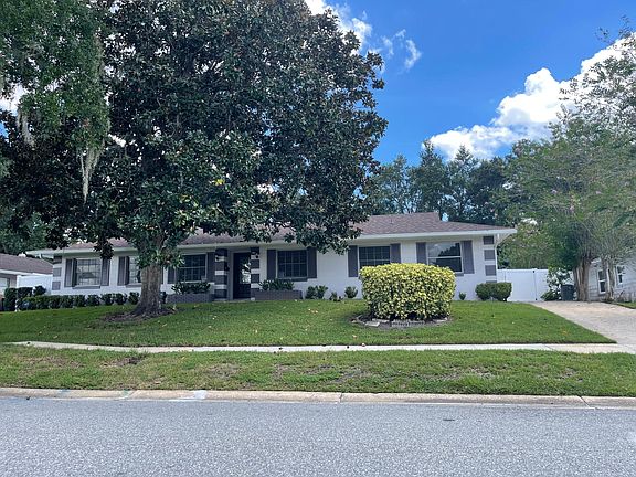 3rd image of 4689 Posada Dr