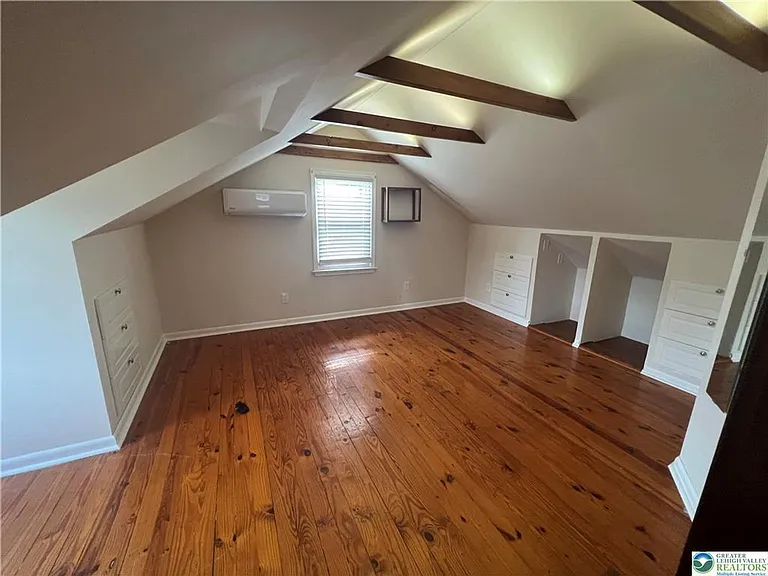 2401 Lawnherst Ave — Photo 21