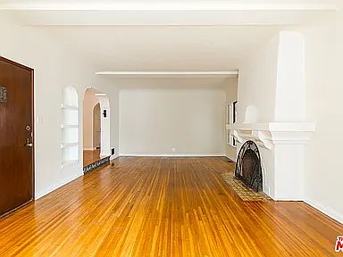 5th image of 806 N Sweetzer Ave