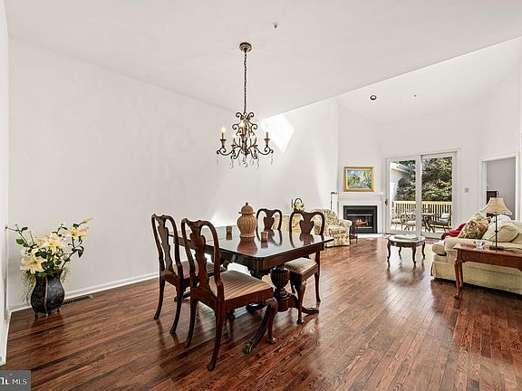 5th image of 507 Waters Edge Ct