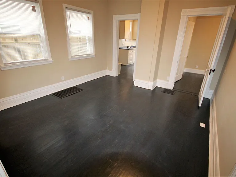 27 E Duncan St — Photo 7