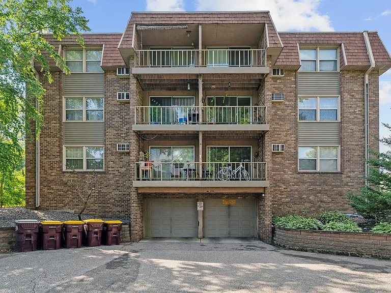 Cedarwood West Apartments | 2-Bedroom Apartments — Photo 28