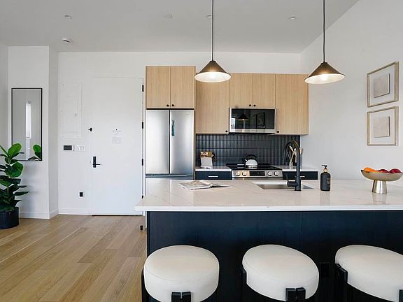 4th image of 11-14 35th Ave #906