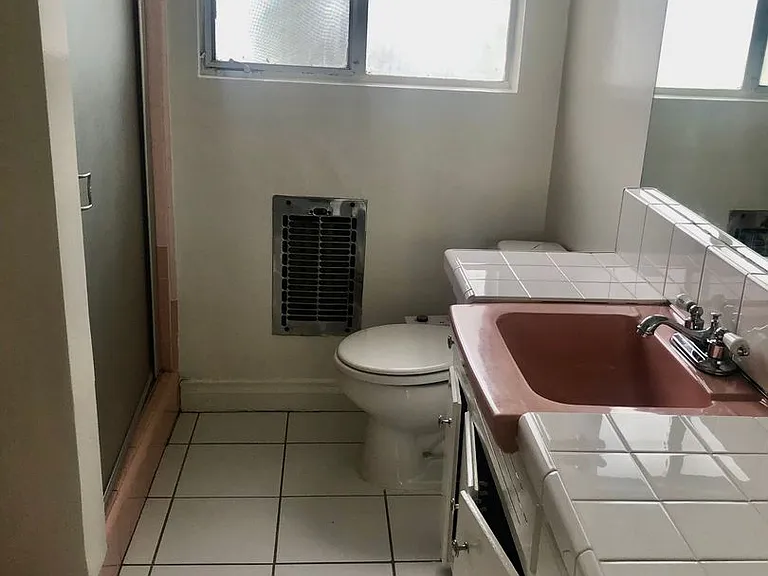 1520 N Hayworth Ave — Photo 32