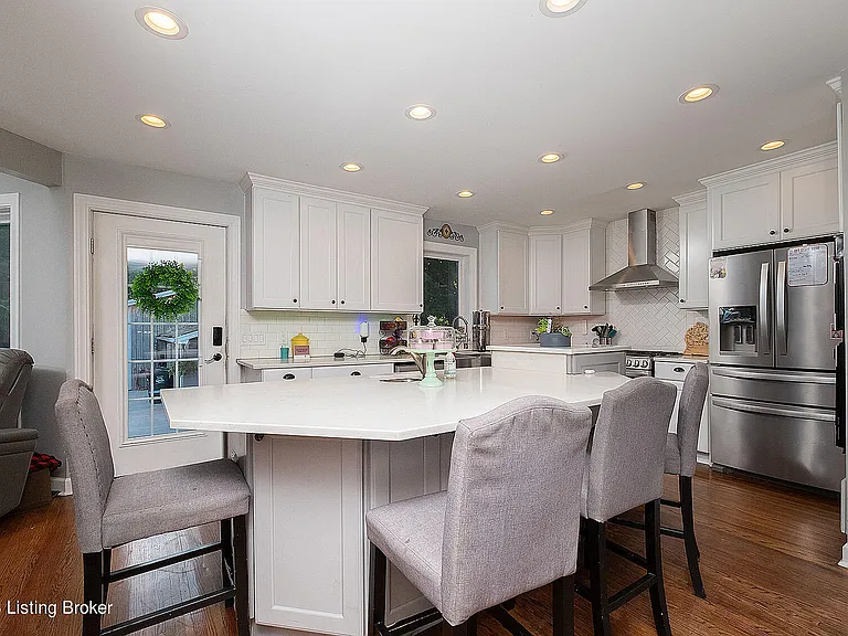 211 S Sherrin Ave — Photo 9