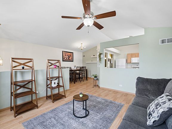 3rd image of 814 Symphony Dr