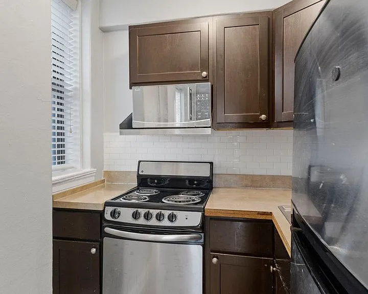 Piccadilly Apartments — Photo 12