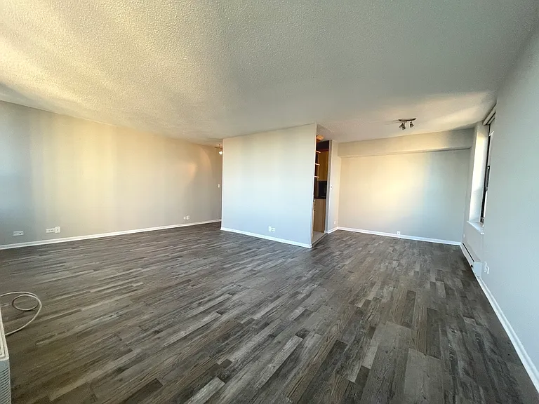 5100 N Marine Dr #27M — Photo 4