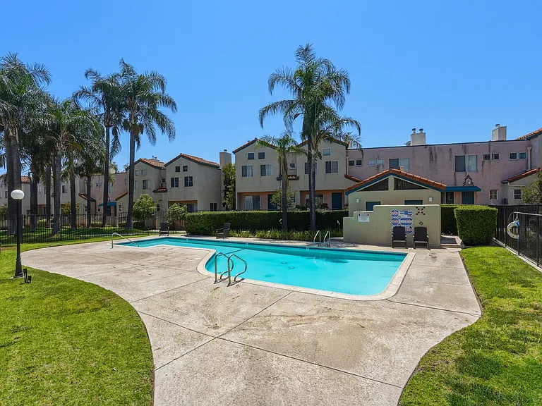 13901 Olive View Ln — Photo 36