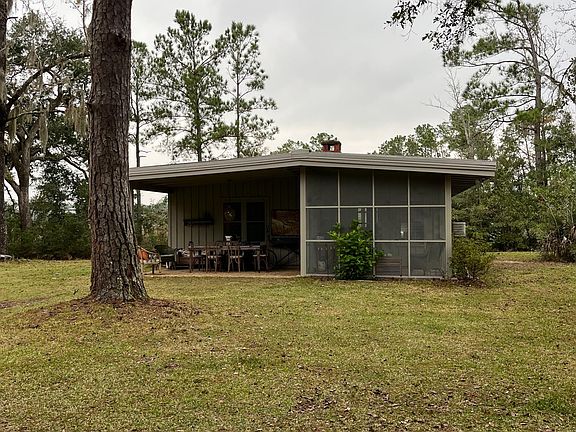 Front Entrance with screen porch/covered patio