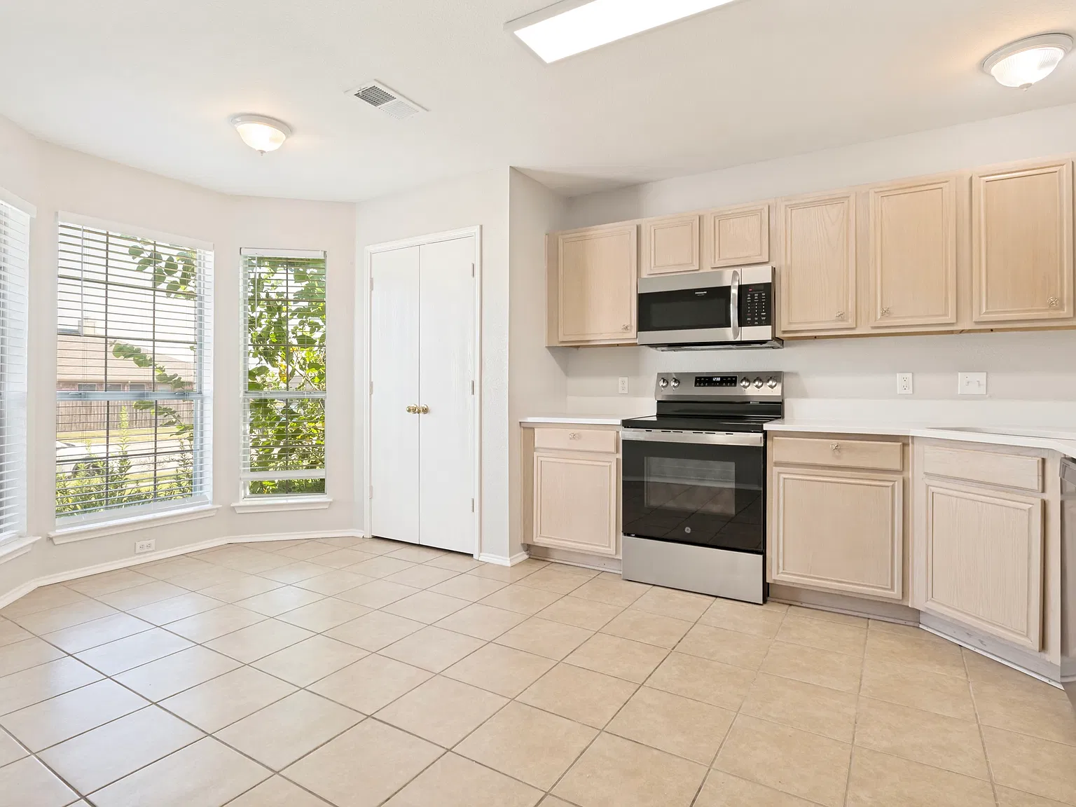 3 bed, 1441 sqft, $1,995 — Photo 3