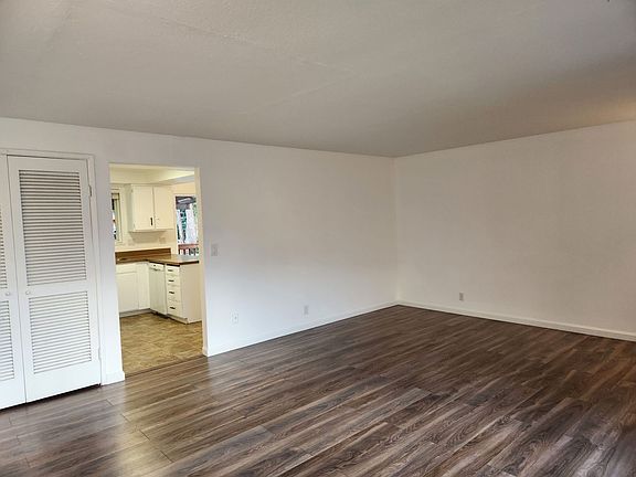 4th image of 964 E Austin Ave
